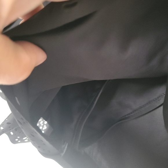 WOMEN'S Laser cut black short or swimsuit bottoms Size XL - Picture 7 of 8